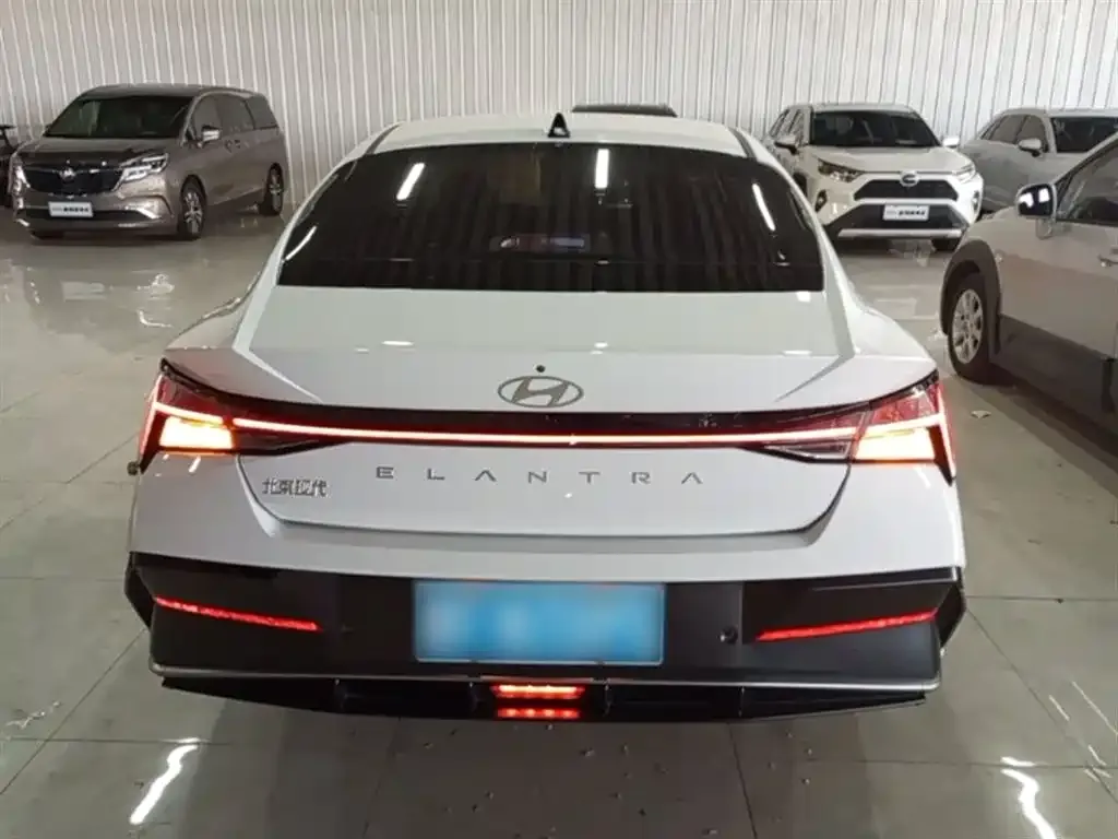 Hyundai Elantra — фото 4