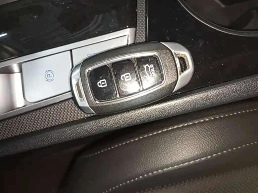 Hyundai Elantra — фото 2