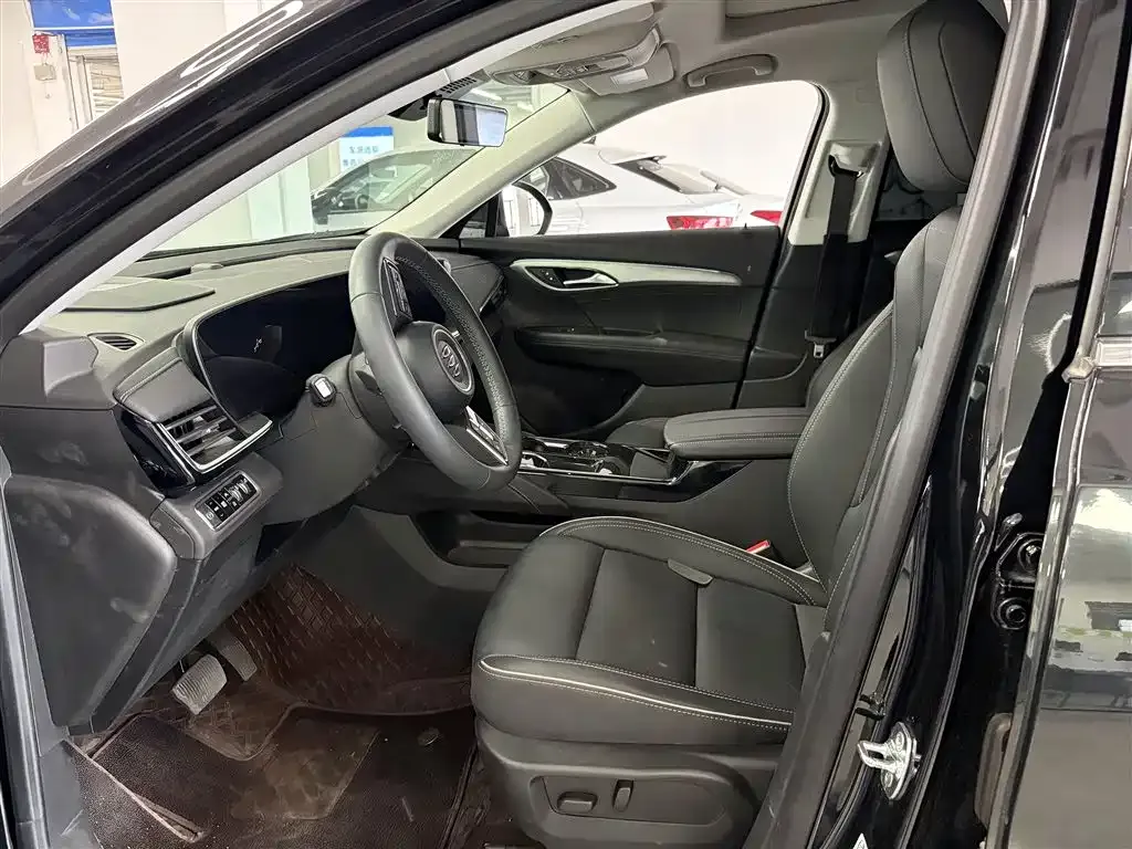 Buick Envision Plus — фото 5
