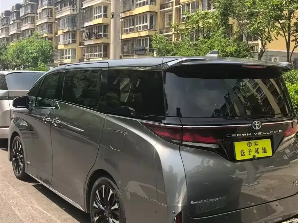 Toyota Vellfire — фото 5