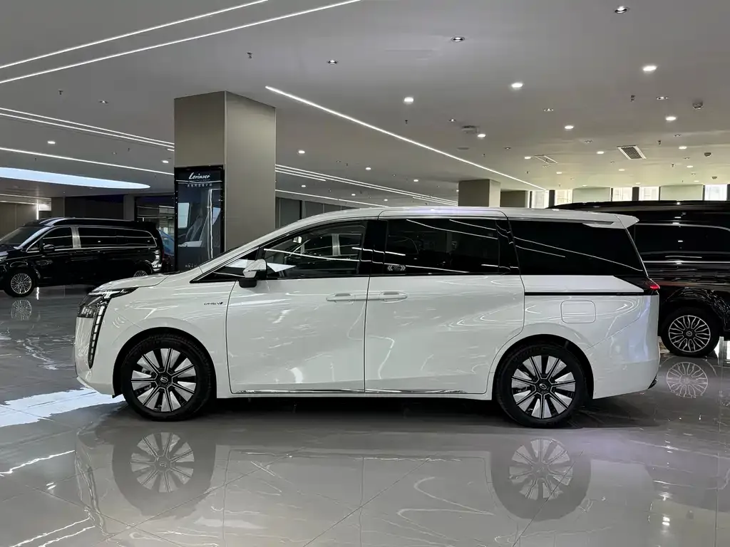 GAC Motor E8 Hybrid — фото 6