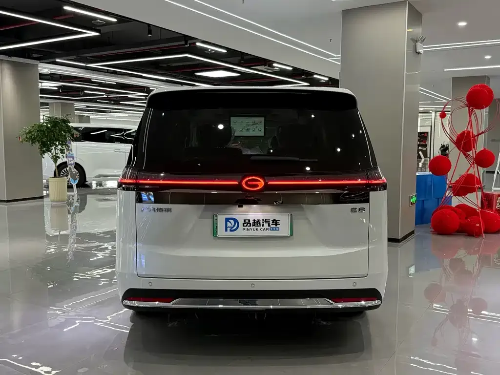 GAC Motor E8 Hybrid — фото 2