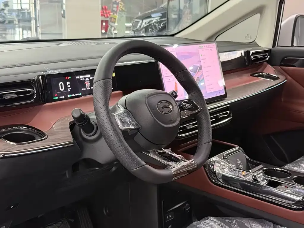 GAC Motor E8 Hybrid — фото 7