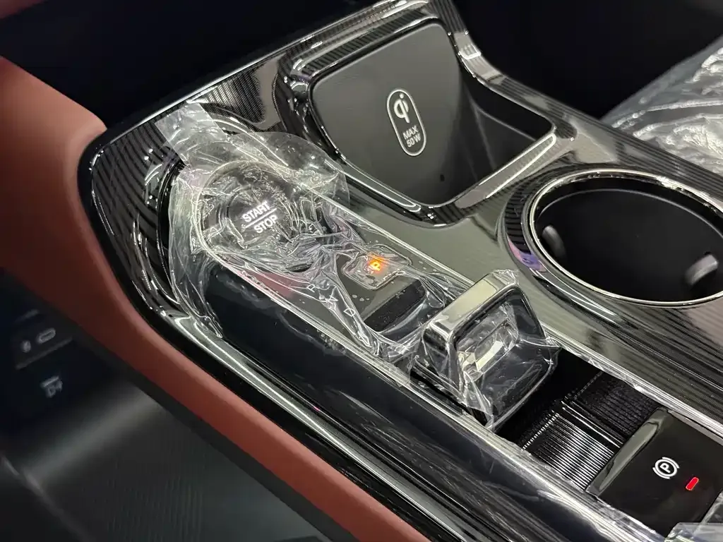 GAC Motor E8 Hybrid — фото 9