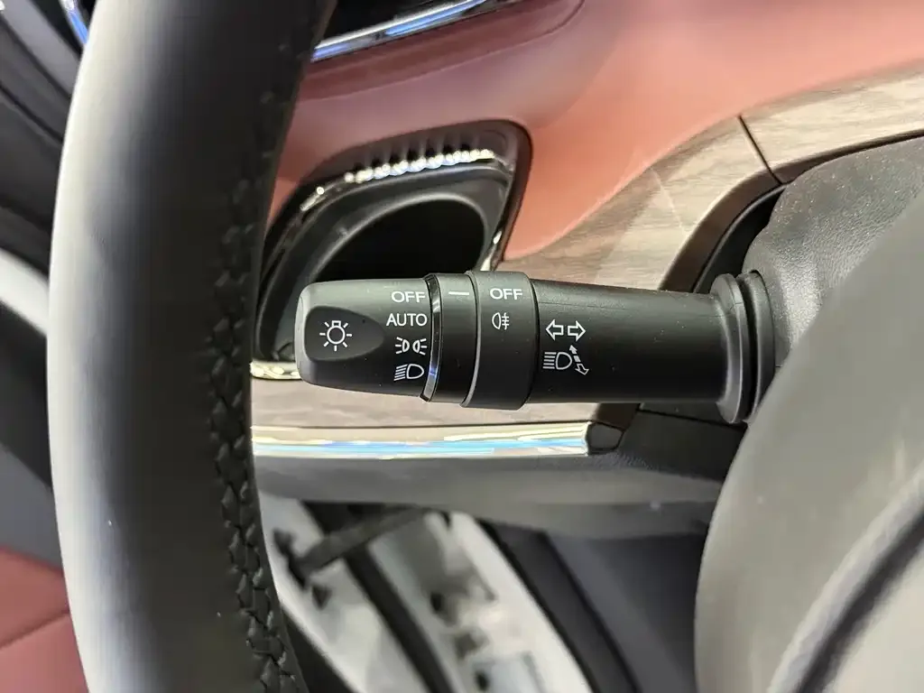 GAC Motor E8 Hybrid — фото 3