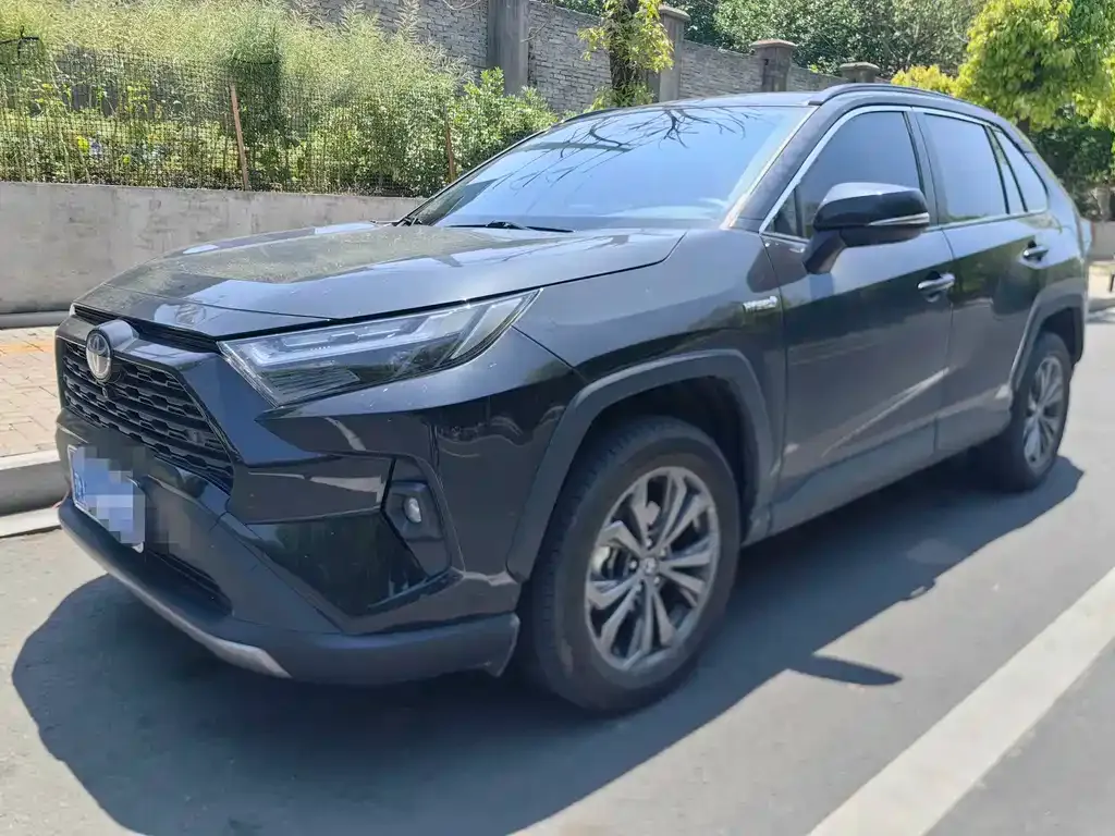 Toyota RAV4 — фото 1