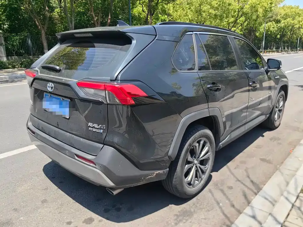 Toyota RAV4 — фото 10