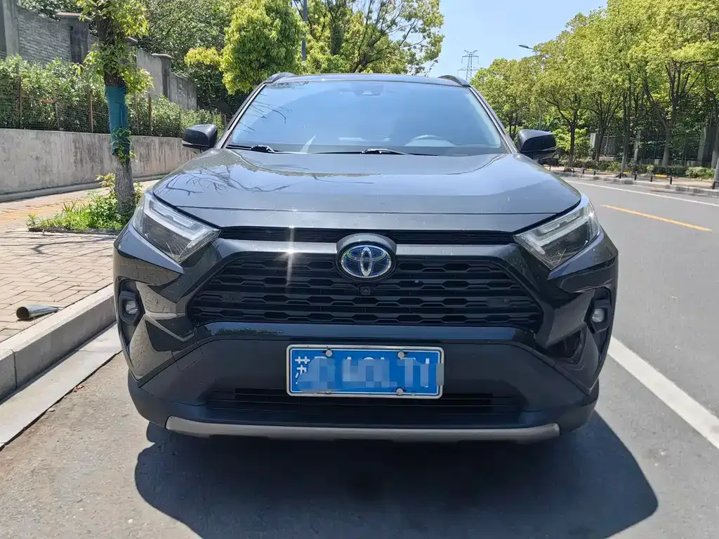 Toyota RAV4 — фото 8