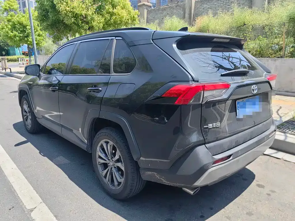 Toyota RAV4 — фото 7
