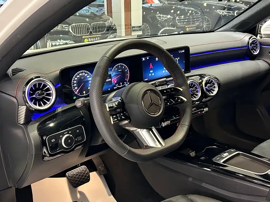 Mercedes-Benz A-Class — фото 10