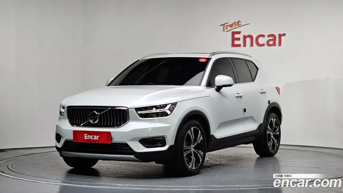 Volvo XC40 — фото 1