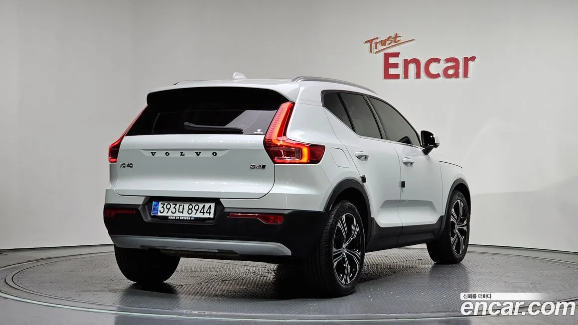 Volvo XC40 — фото 4