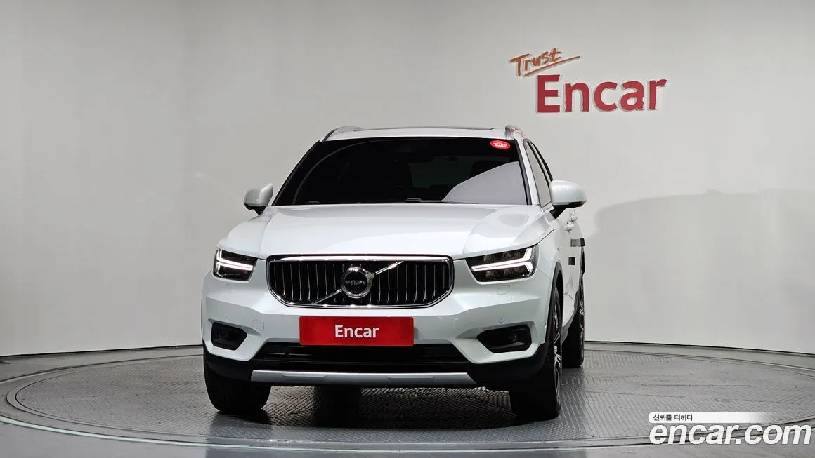 Volvo XC40 — фото 5