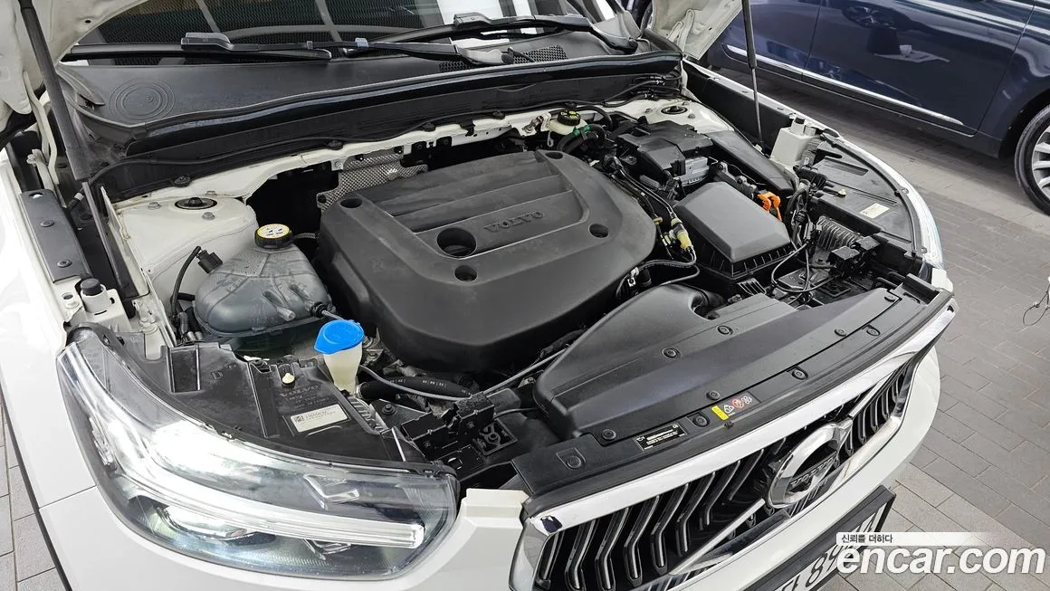 Volvo XC40 — фото 10