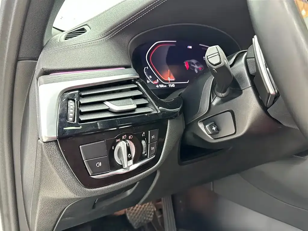 BMW 5 Series 2023 из CN, фото 9