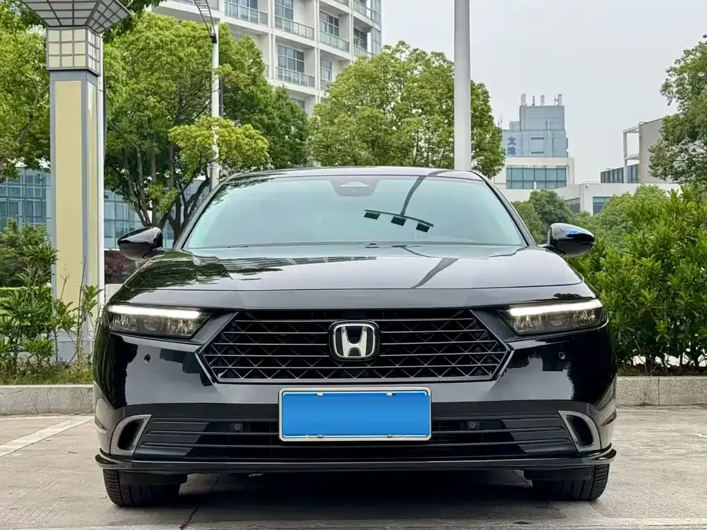 Honda Accord — фото 1