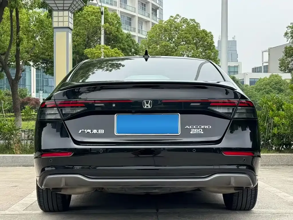 Honda Accord — фото 9