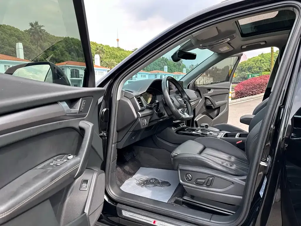 Audi Q5L 2022 из CN, фото 2