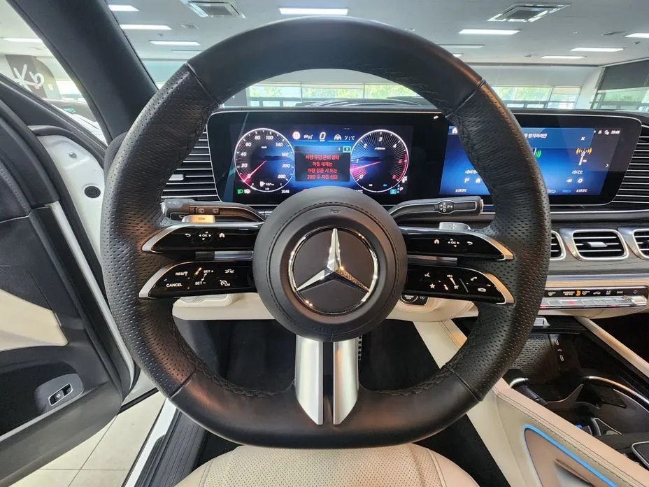 Mercedes-Benz GLS-Class — фото 9