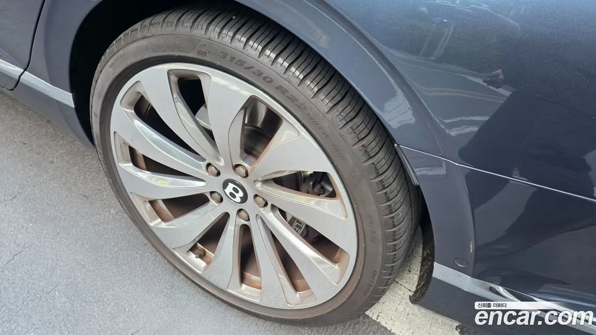 Bentley Flying Spur 2021 из KR, фото 2