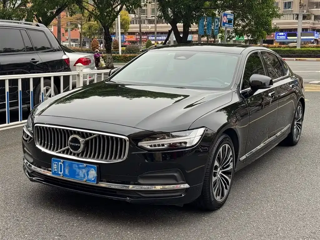 Volvo S90 — фото 1