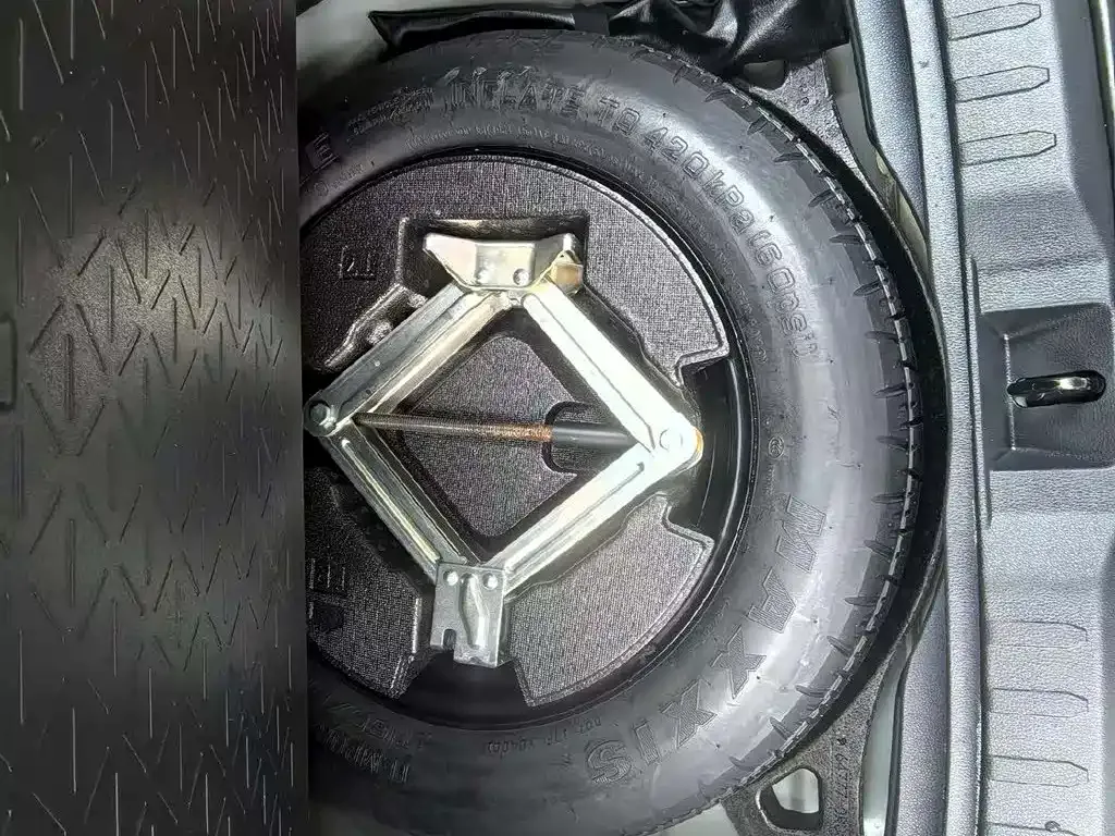 Toyota RAV4 — фото 7