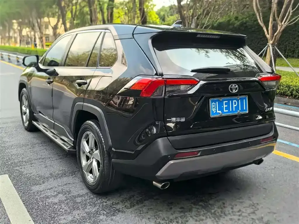 Toyota RAV4 — фото 2
