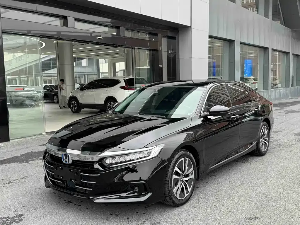 Honda Accord — фото 1