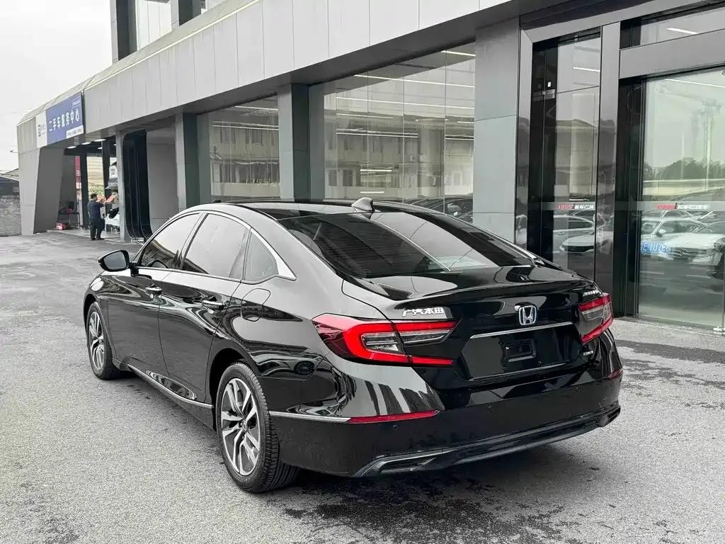 Honda Accord — фото 9