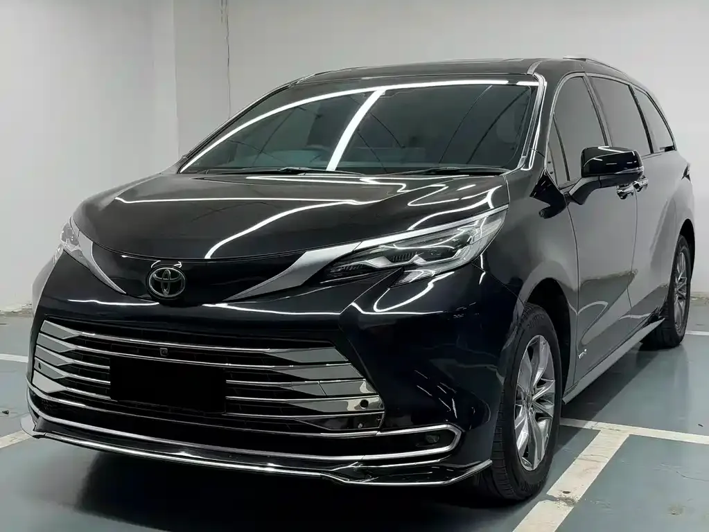 Toyota Sienna — фото 1