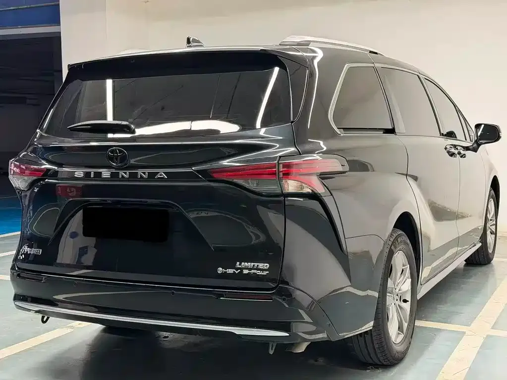 Toyota Sienna — фото 2