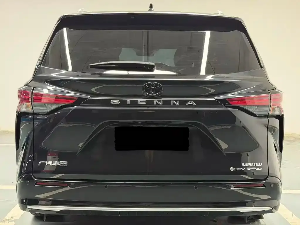 Toyota Sienna — фото 3
