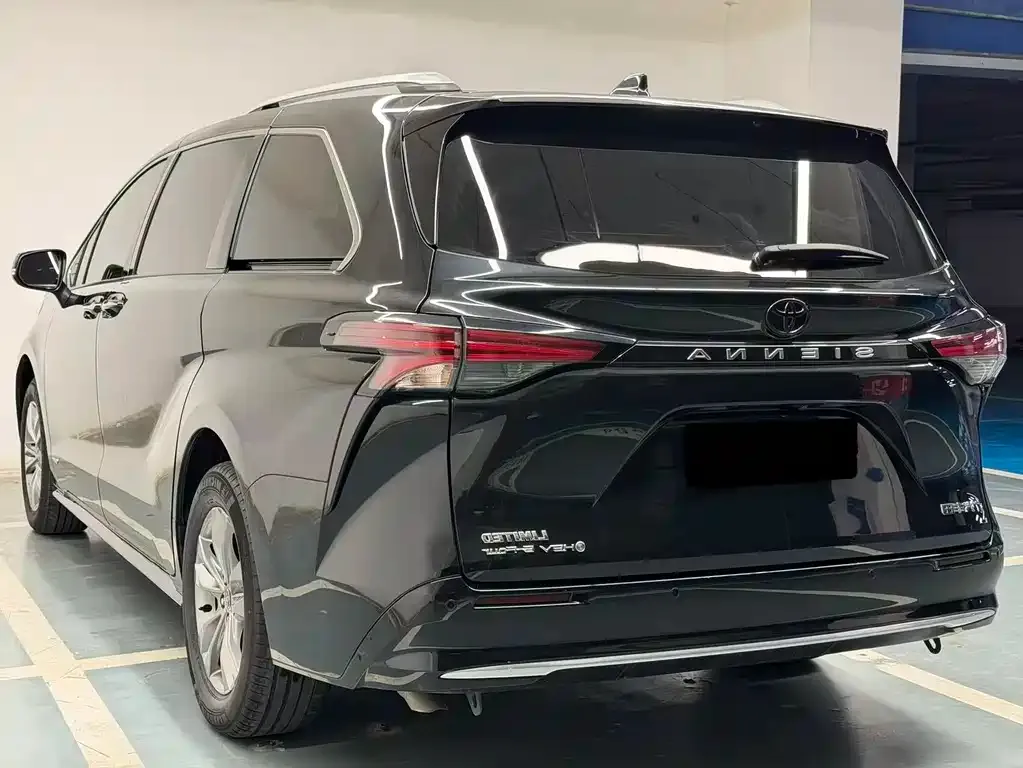 Toyota Sienna — фото 7