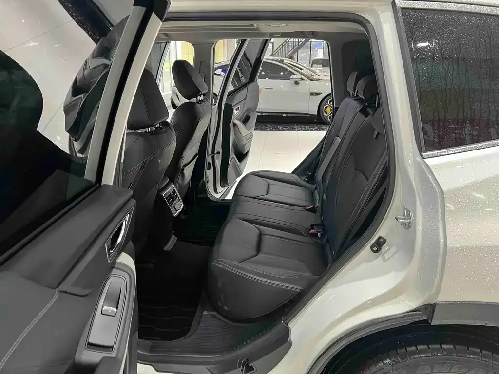 Subaru Forester — фото 2