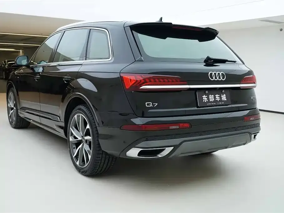 Audi Q7 — фото 10