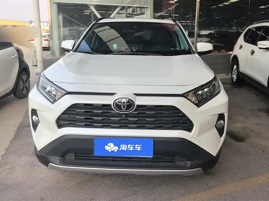 Toyota RAV4 — фото 10