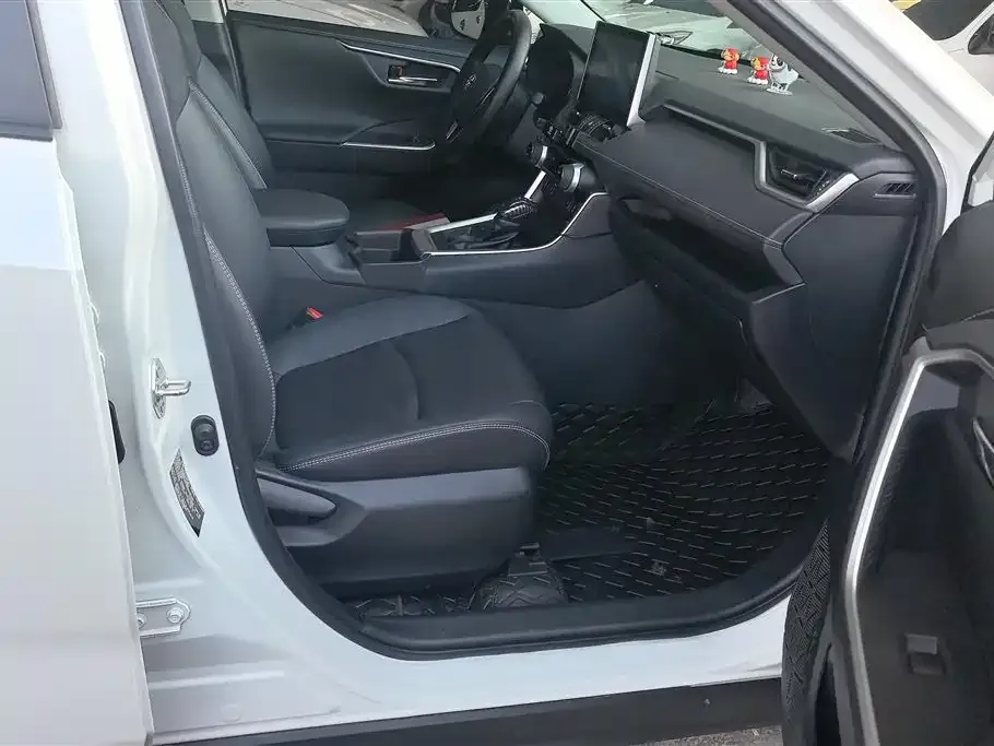 Toyota RAV4 — фото 3