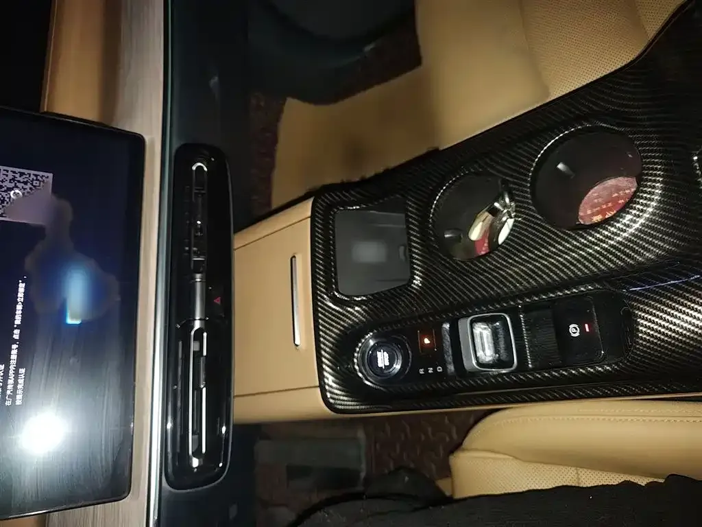 GAC Motor E8 Hybrid — фото 6