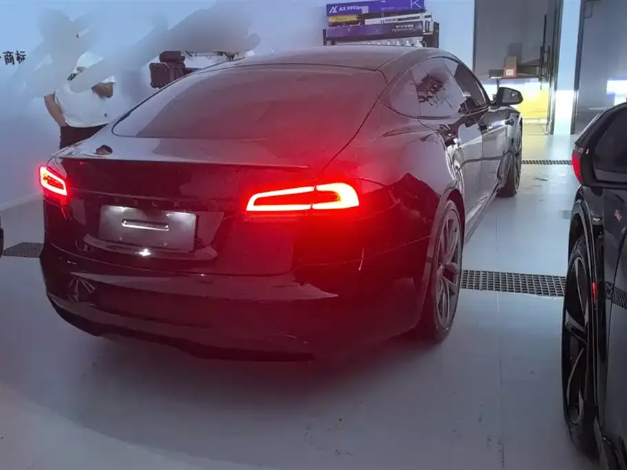 Tesla Model S — фото 5