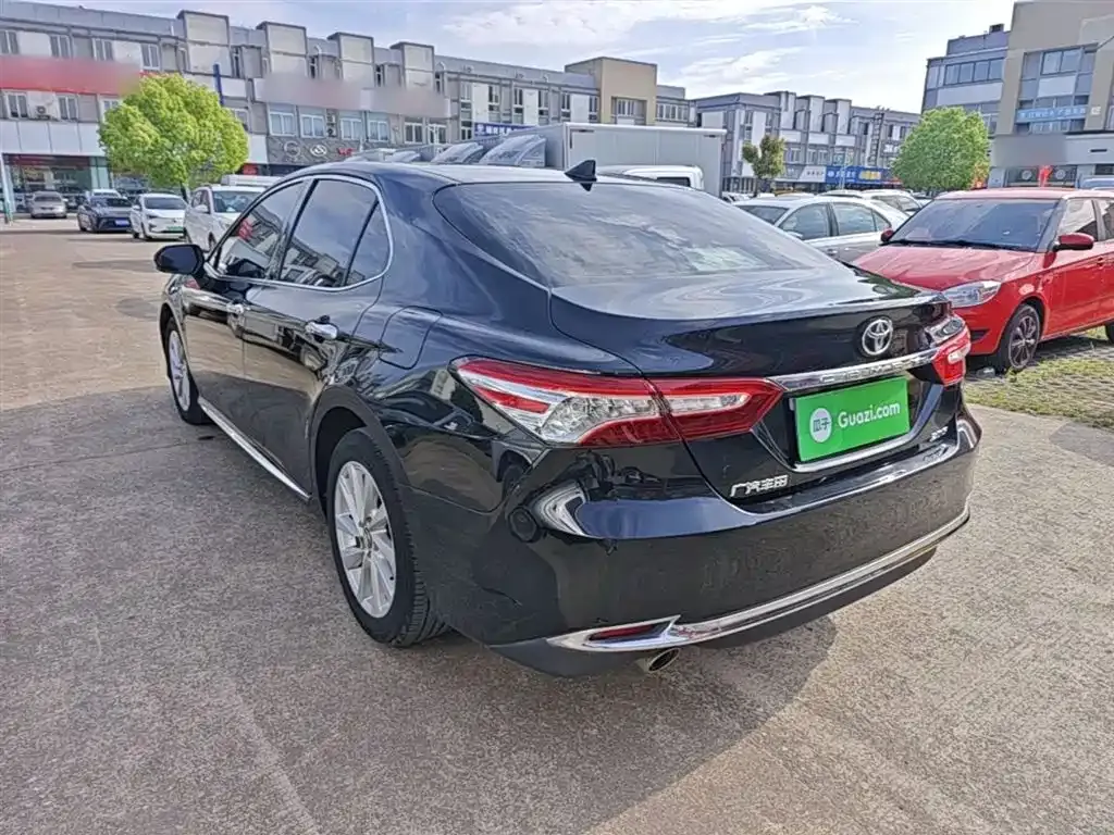 Toyota Camry — фото 6