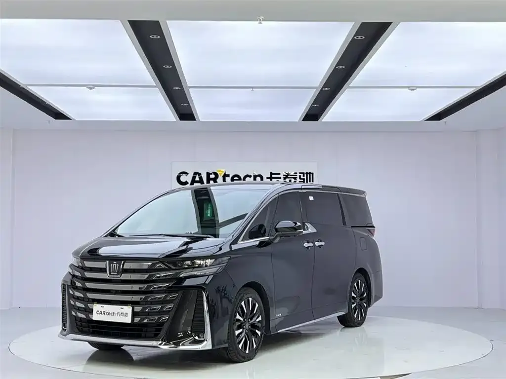 Toyota Vellfire — фото 1