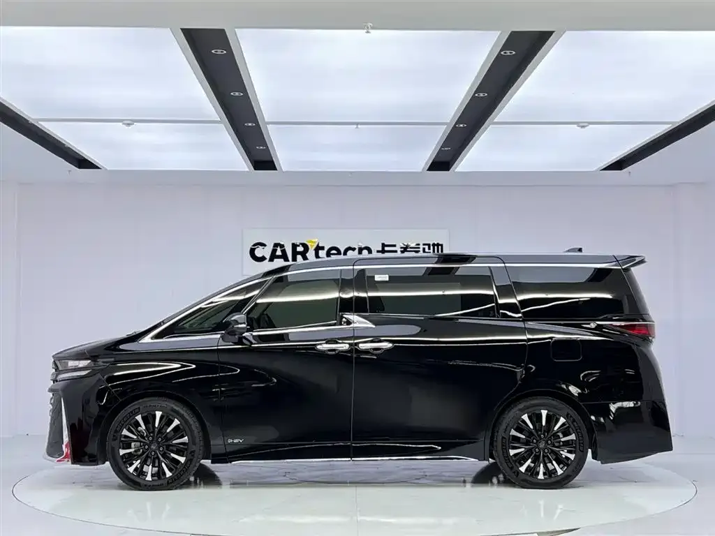 Toyota Vellfire — фото 8