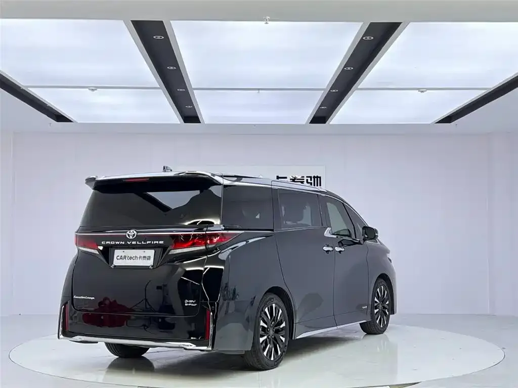 Toyota Vellfire — фото 3