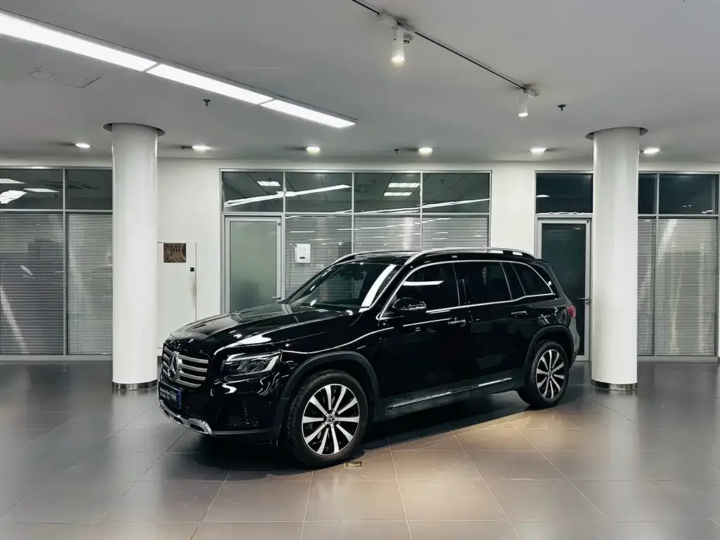 Mercedes-Benz GLB — фото 1