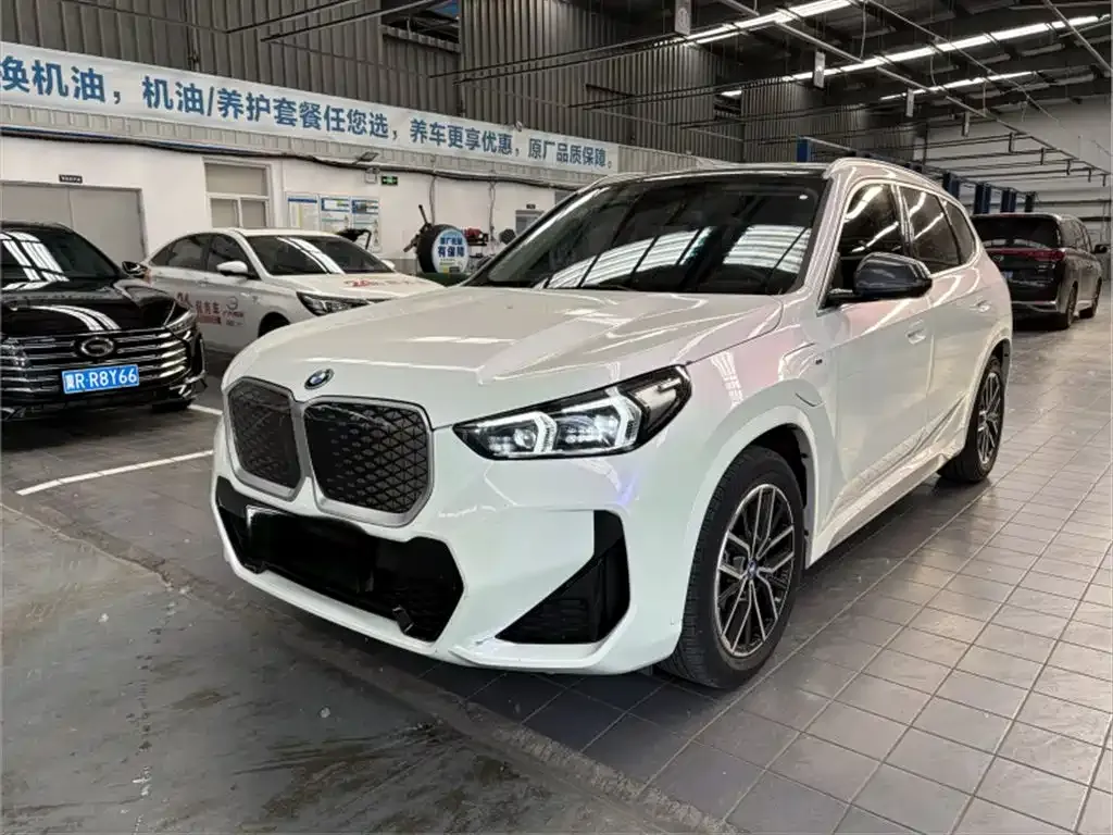 BMW iX1