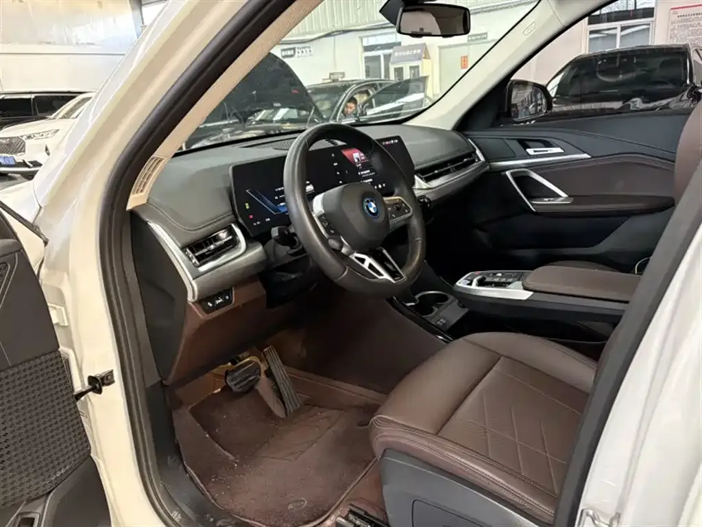 BMW iX1 2024 из CN, фото 2