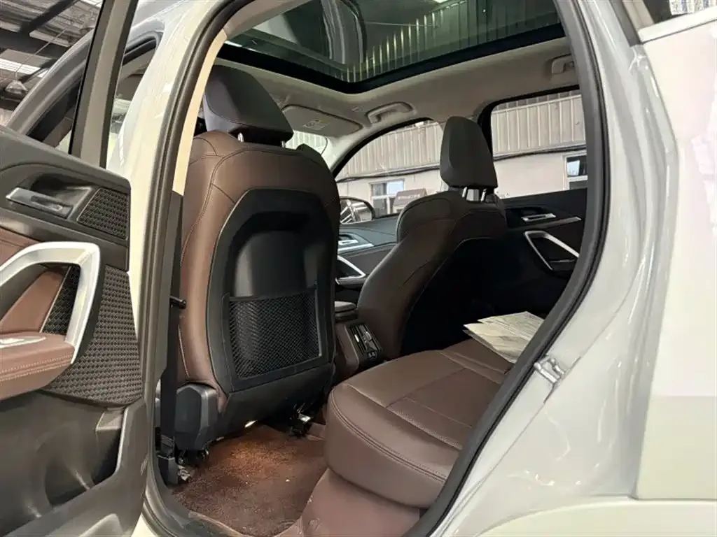 BMW iX1 2024 из CN, фото 8