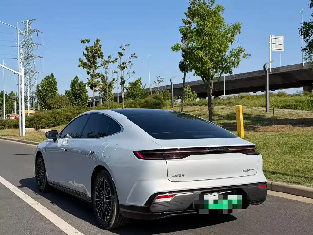 Geely Galaxy Xingyao 8 2025 из CN, фото 8