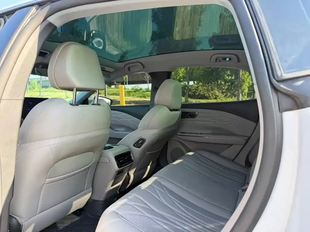 Geely Galaxy Xingyao 8 2025 из CN, фото 4