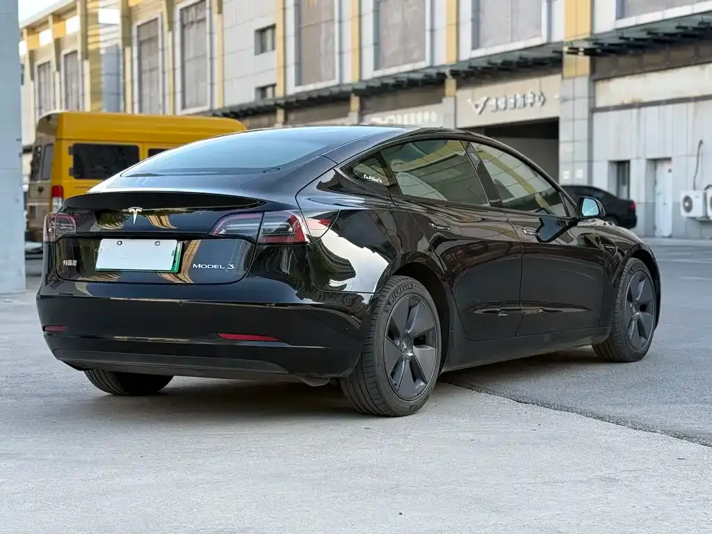 Tesla Model 3 — фото 5